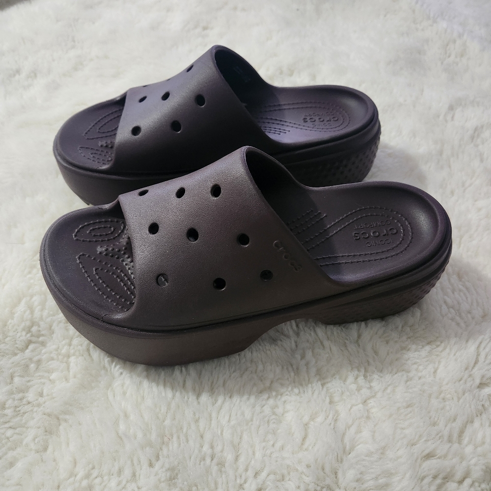CROCS Women's Platform Shoes - Dark Purple